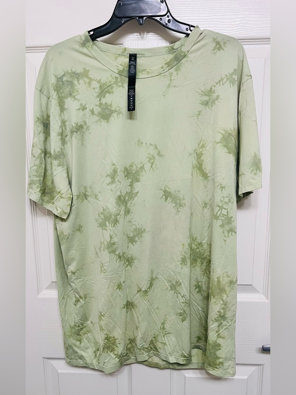 Lululemon
Men's Light Green Crew Neck T-Shirt. Size XXL